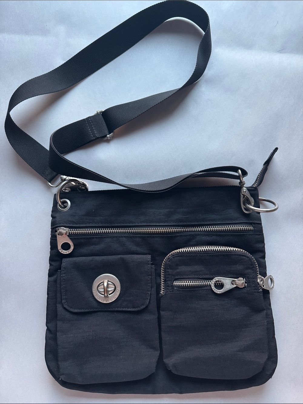 Baggallini Small Crossbody Bag purse Black canvas Y2K Travel Vacation Pockets